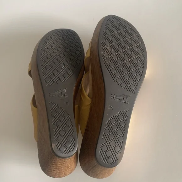 Dansko Avalon Leather Criss Cross Strap Mustard Yellow Wedge Sandals size 39 EU - Picture 7 of 9
